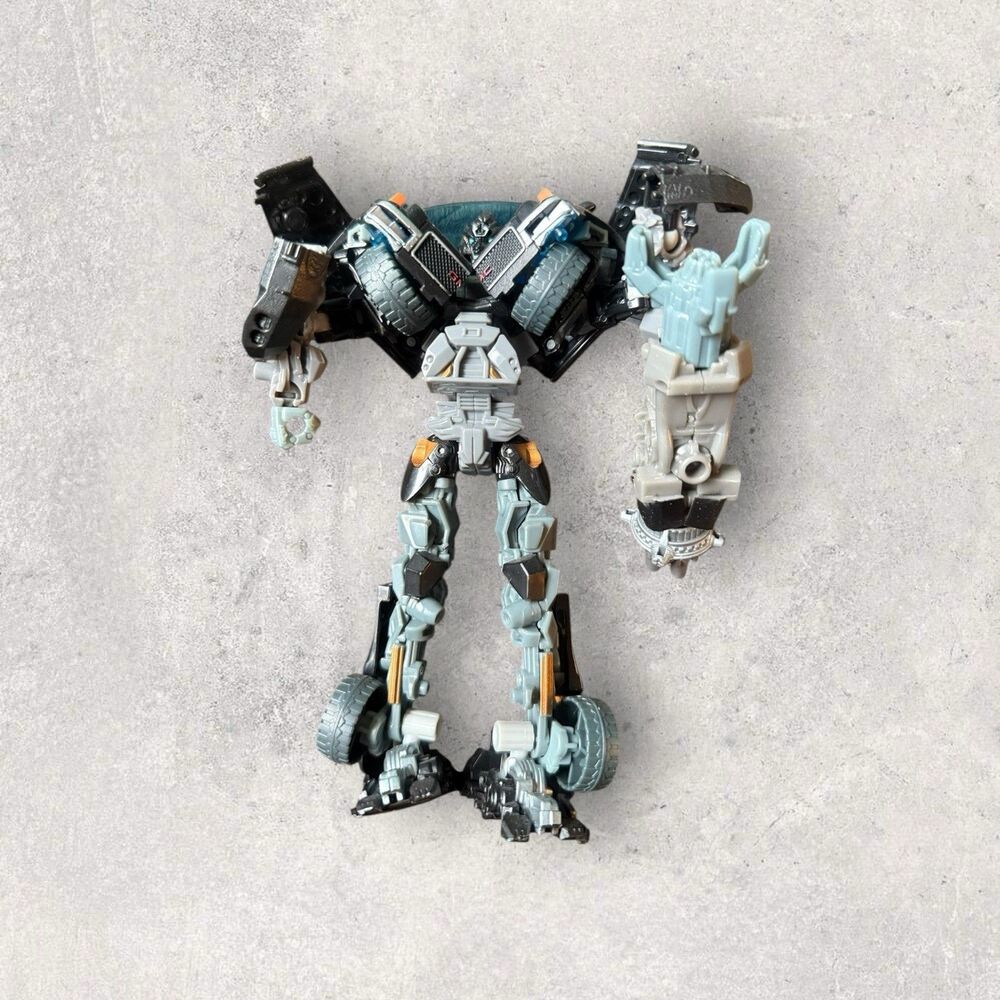 HASBRO TRANSFORMERS DOTM MOVIE 2011 VOYAGER AUTOBOT IRONHIDE